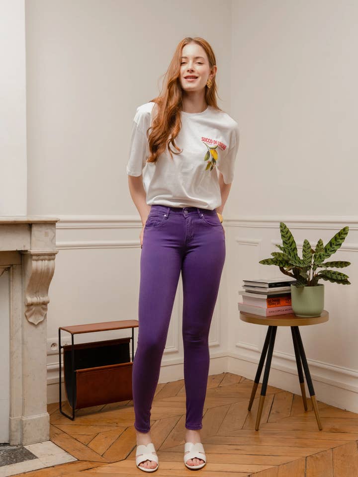 Jean slim couleur push up pour la vente par Vivid