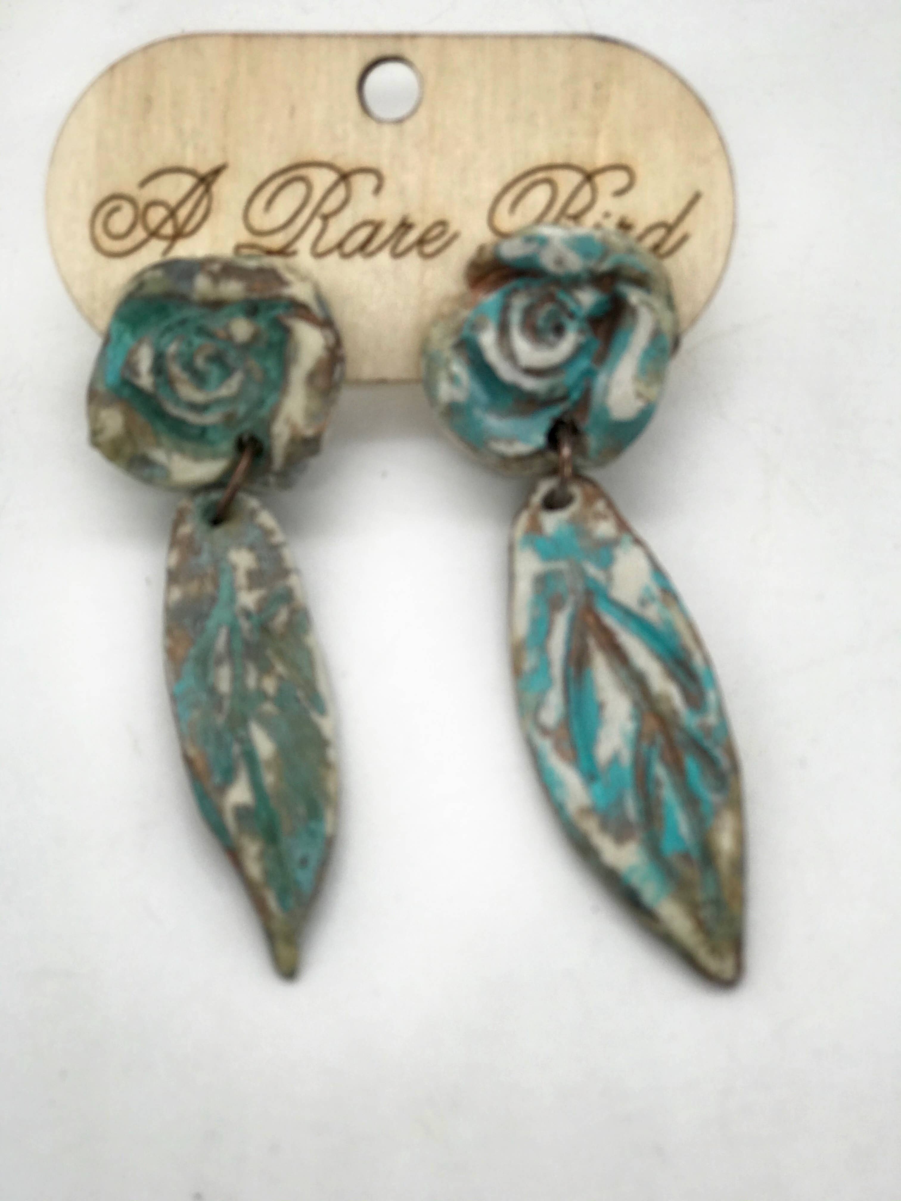 Gorgeous hand-woven women/'s and girls /' earrings with Miyuki beads In the form of Turquoise foliage and champagne.