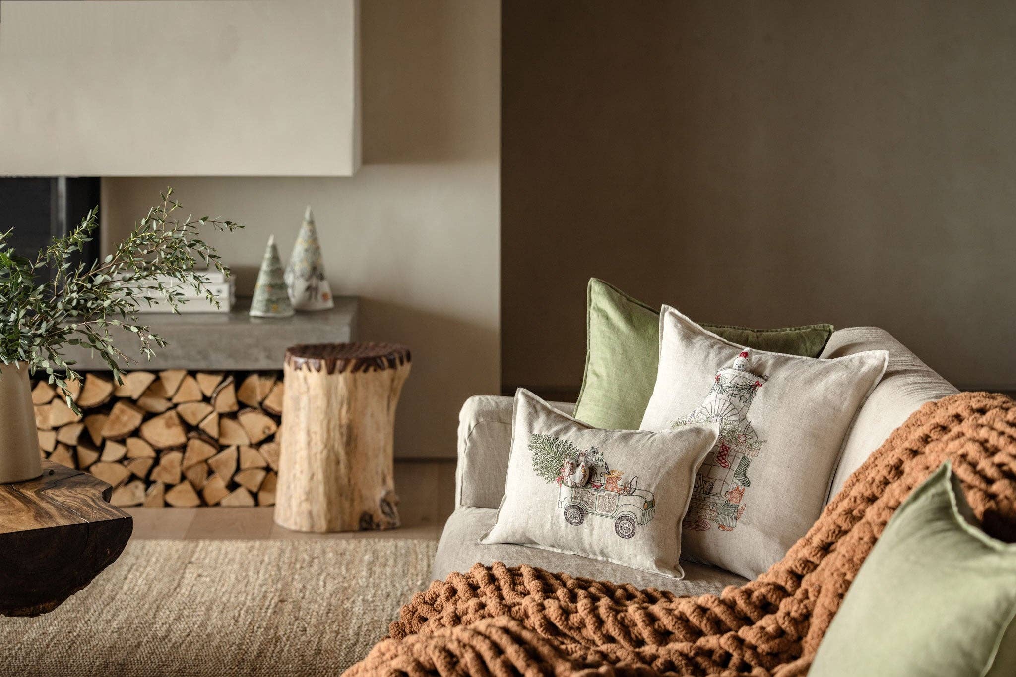 Coral & Tusk - Wholesale Throw/Decorative Pillow - Christmas Tree Car Pocket Pillow5