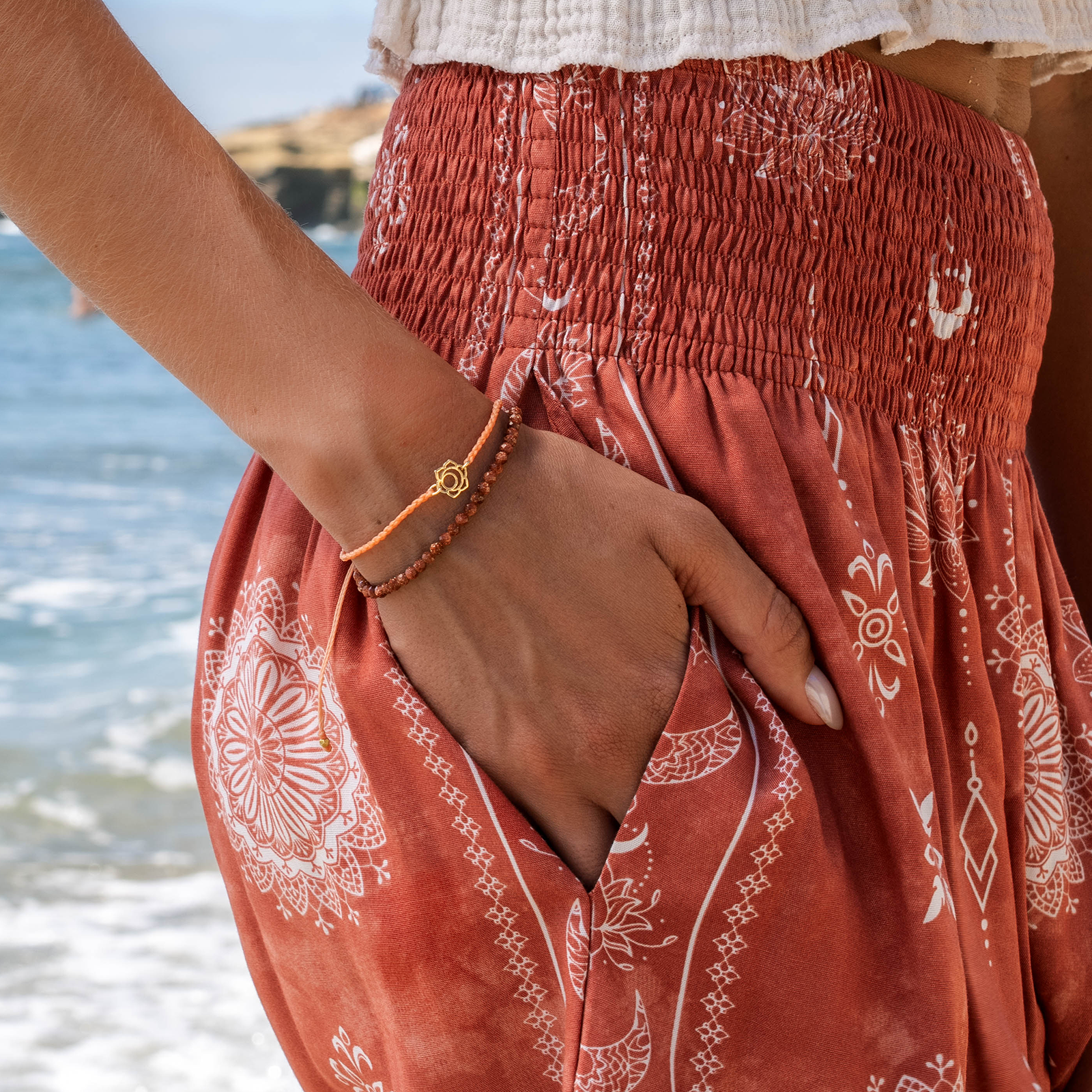 Lotus and Luna – Pulseira entrelaçada/entrançada por atacado – Pulseira Trançada Dourada do Chakra Sacral7