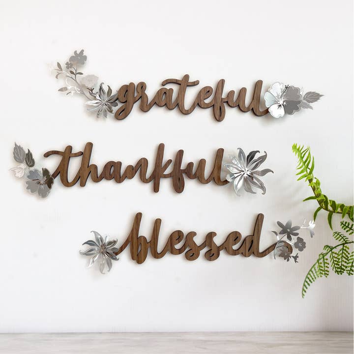 Inspired Indigo – Arte de parede dimensional/3D por atacado – “Grateful Thankful Blessed” Arte com Palavras em Madeira e Metal7