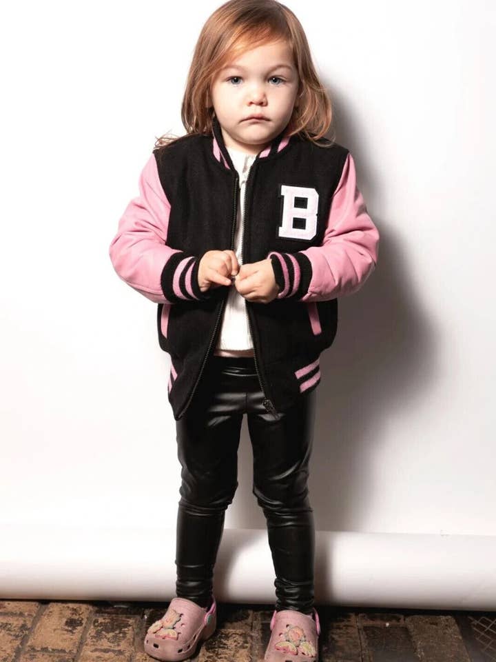Negro con Rosa Chaqueta Bomber Varsity Negra y Rosa para Niños con Mangas de Cuero Real 3-13 años de venta al por mayor en Faire1