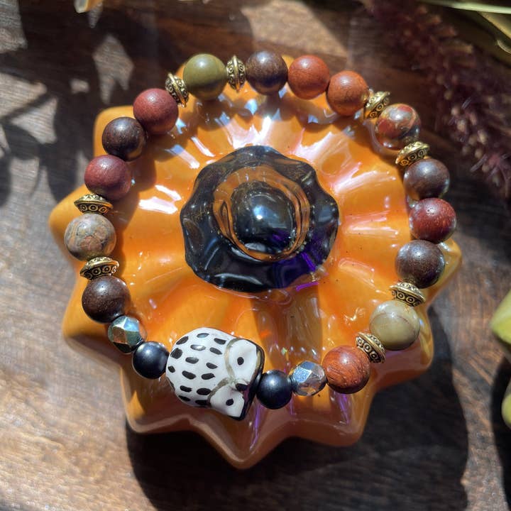 Bracciale con perline in legno di gufo della saggezza e diaspro di Picasso ispirato per la vendita all'ingrosso da parte di PetrichorKC