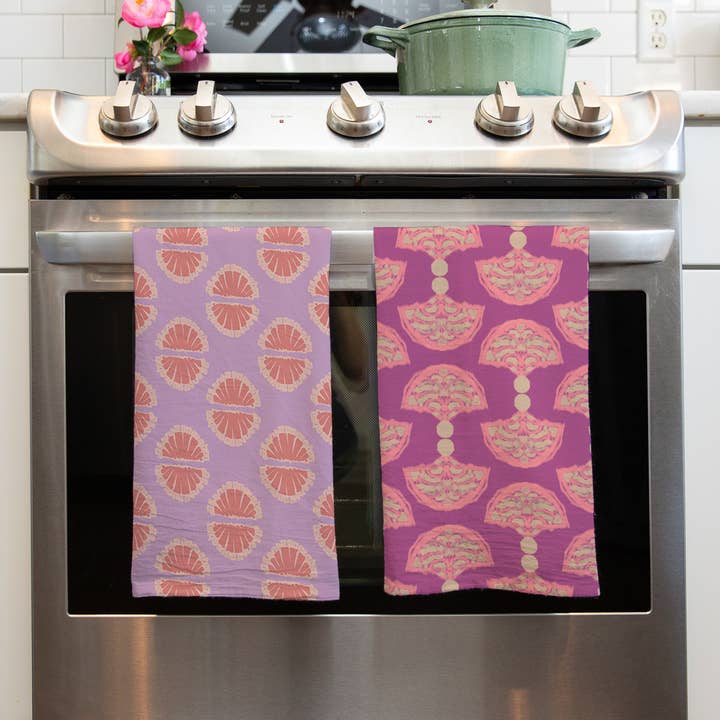 ENSEMBLE DE TORCHONS - FÊTE AU JARDIN pour la vente par Jackie Adrian