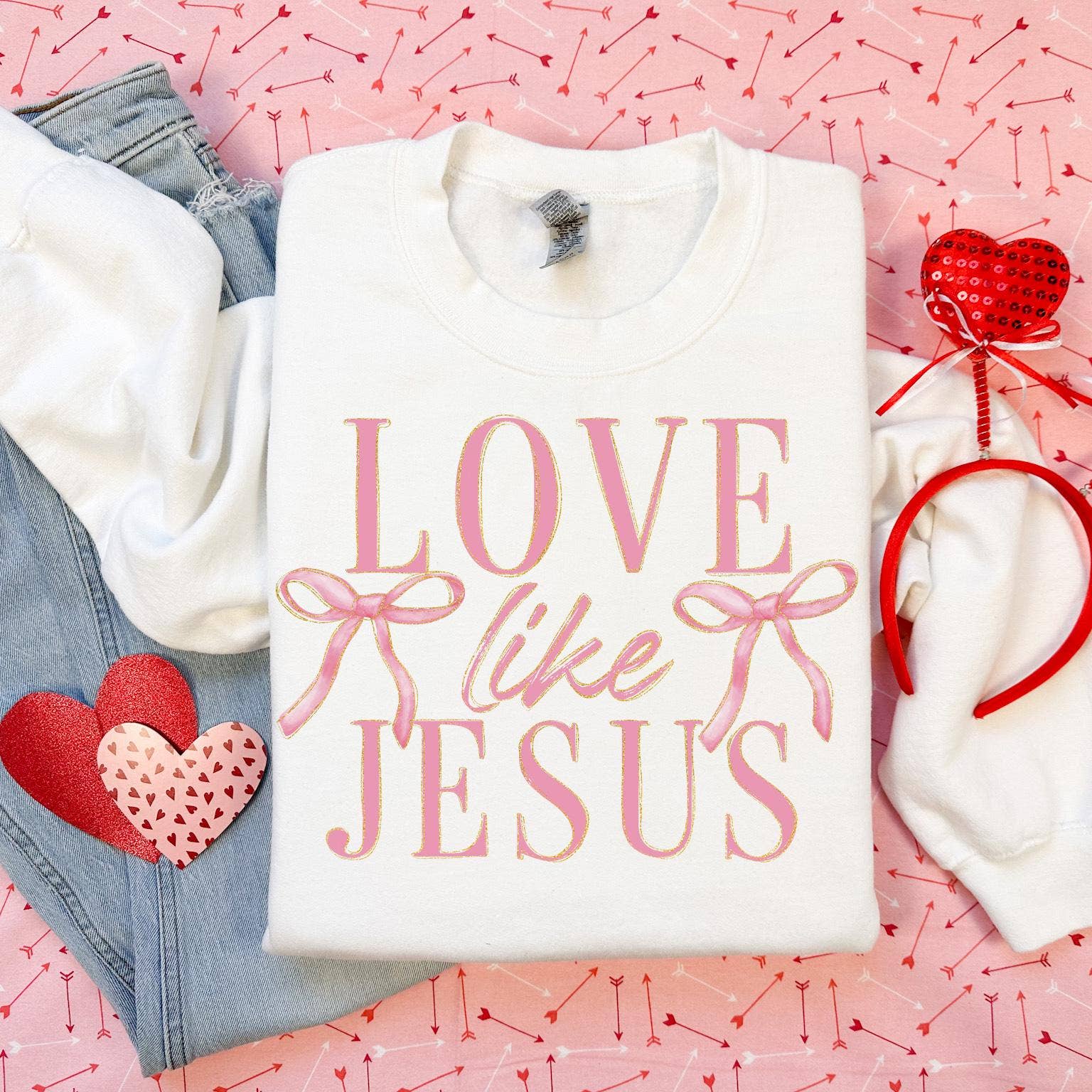 NVC Ecommerce LLC – Großhandel Sweatshirt mit Grafikdruck – Damen – Love Like Jesus Sweatshirt mit rosa Schleifen-T-Shirt5