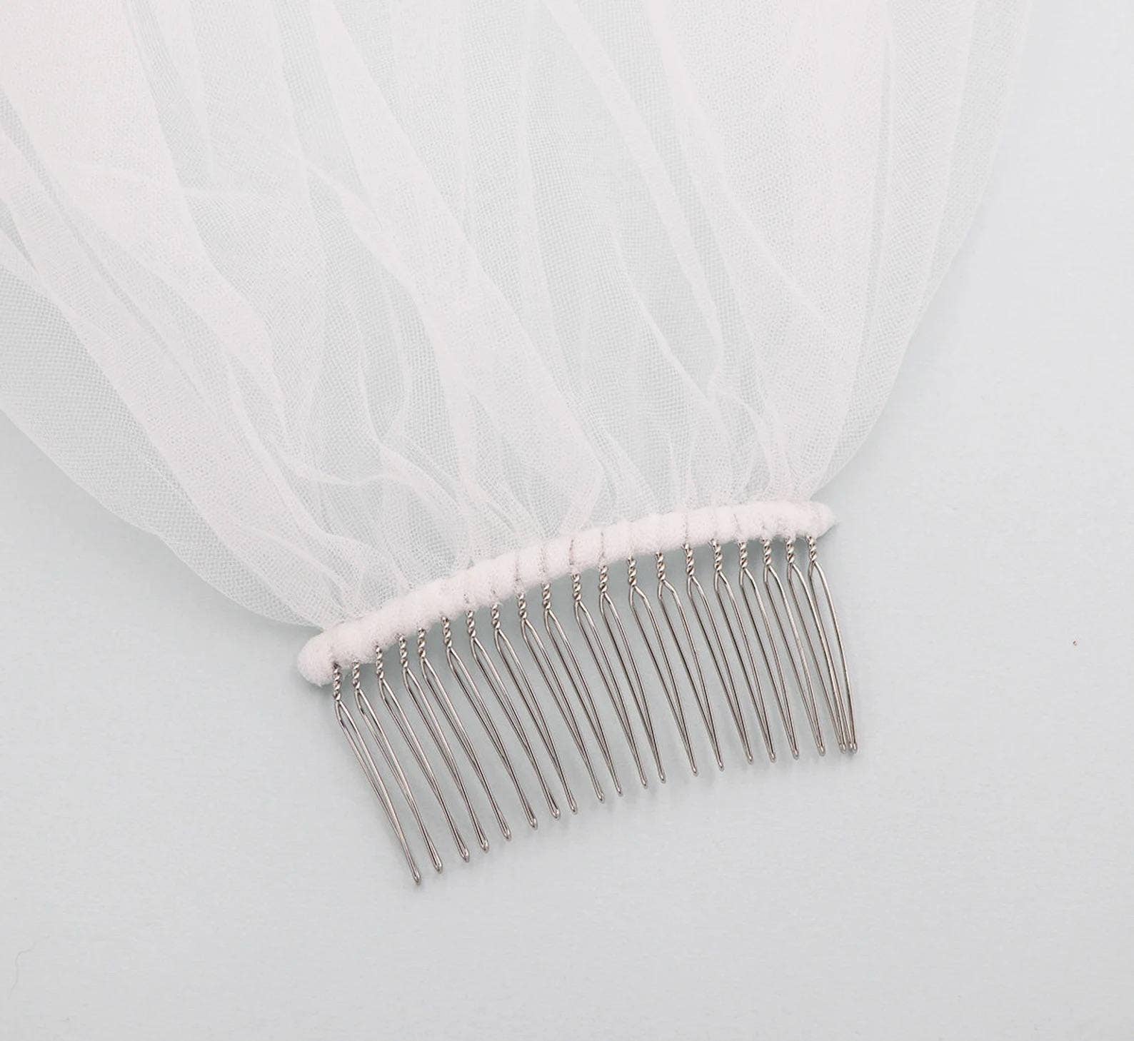 allureweddingjewelry - Vendita all'ingrosso Velo - Donna - Velo da sposa con bordo di perle, strass e cristalli6