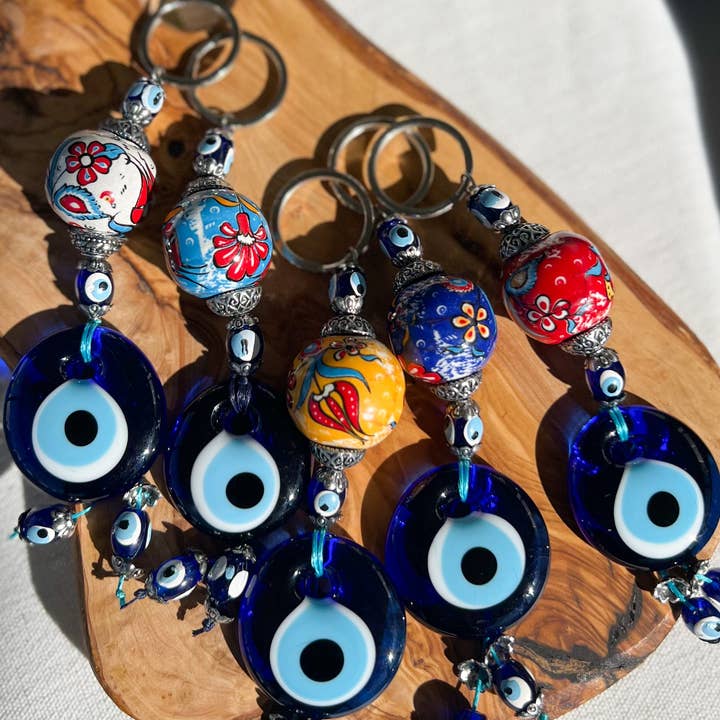 Portachiavi Evil Eye con sfera in ceramica dipinta a mano per la vendita all'ingrosso da parte di Umays Boho