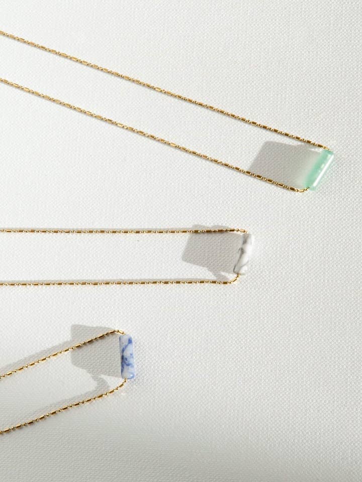 Collier court avec cylindre en pierre pour la vente par ULTIME