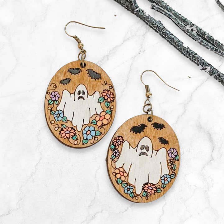 Victoriaanse Halloween-oorbellen met bloemen | Ghost voor wholesale door Natalie Fox Studio