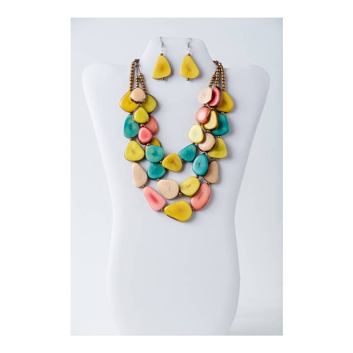 TaguArtsy – Großhandel Schmucksets – Zaley Halskette und Ohrringe aus organischem Tagua-Design mit drei Strängen38