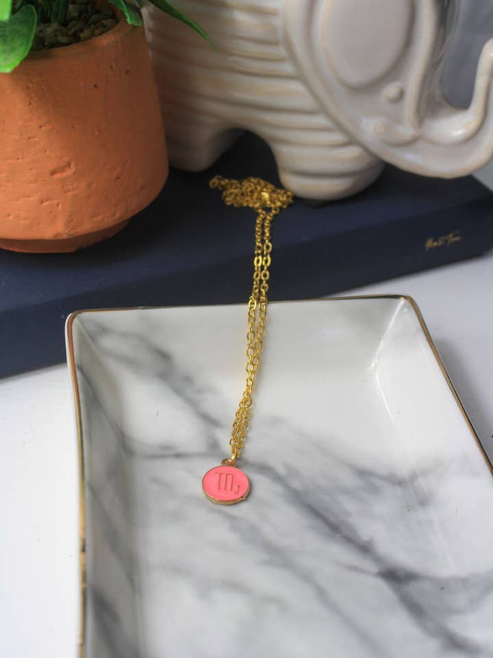 Hot Pink Emalje Zodiac halskæde for engroshandel hos Hearts Undone