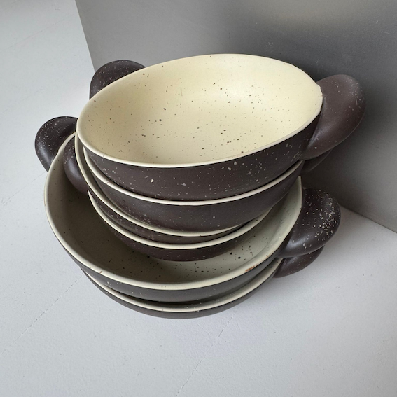 Ever desi studio - Wholesale Bowl - Keramische ontbijtkom met sculpturaal handvat2