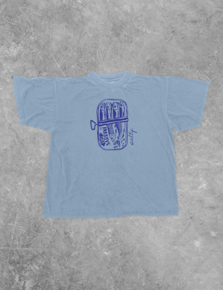 The Clandestine Underground – T-shirt estampada - Unissexo por atacado – Sardinhas Salgadas, T-shirt de Algodão Fresco com Estampa de Peixe1