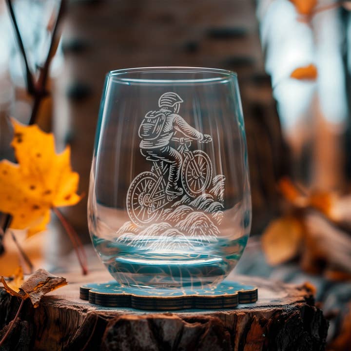 Verres à boire Mountain Biker pour la vente par Benoit's Design Co.