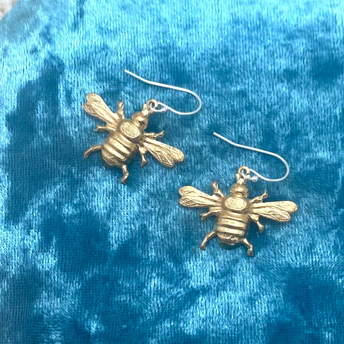 Elizabeth Jewelry - Wholesale Dangle Earrings - Gold Bee Earring4