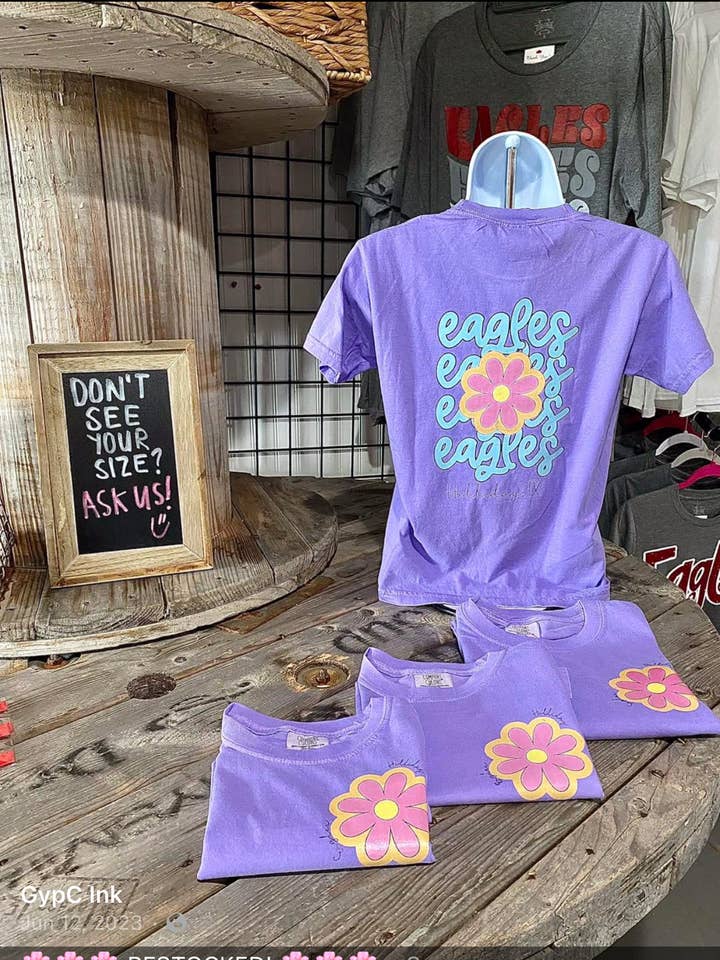 Camiseta con mascota "Flower Power" personalizable para venta al por mayor de GypC Ink