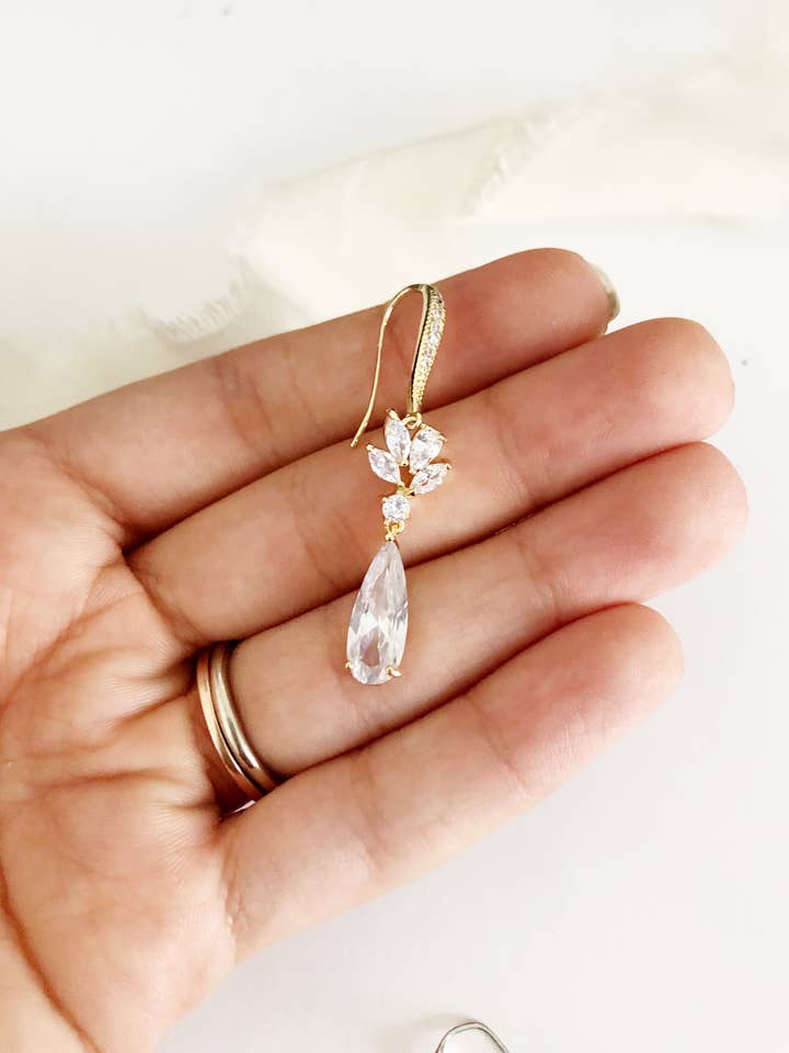 Pendants d'oreilles diamant Cellis pour la vente par Belle Box Boutique