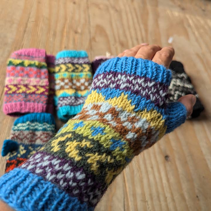Tenzing Collections - Wholesale Gloves - Unisex - Handmade woolen knit fleece-lined colorful fingerless gloves