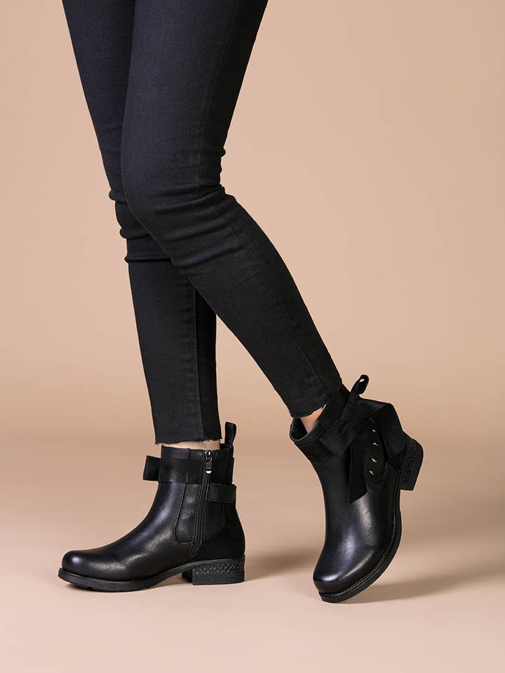 Ankelstøvle med sløjfe i siden for engroshandel hos LADY GLORY