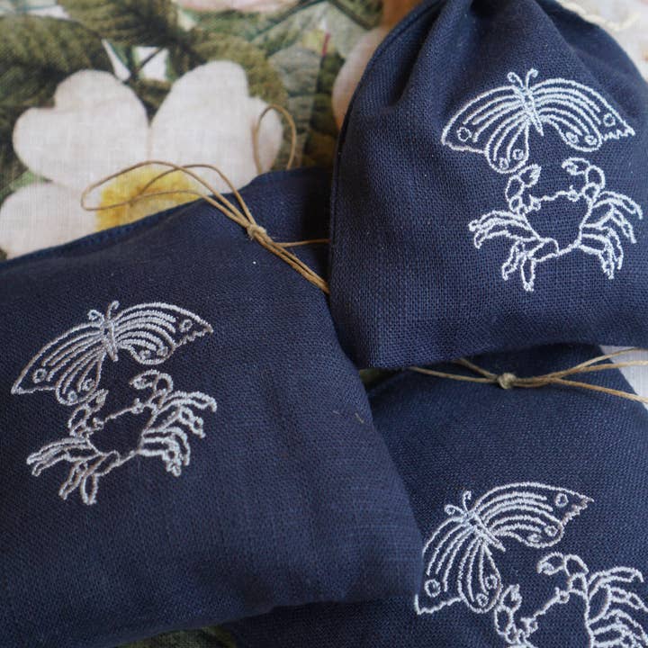 Set 8 Niche Perfume Sachets and other Purchase Wholesale cinese articoli feste. Free Returns & Net 60 Terms on Faire trending on Faire.