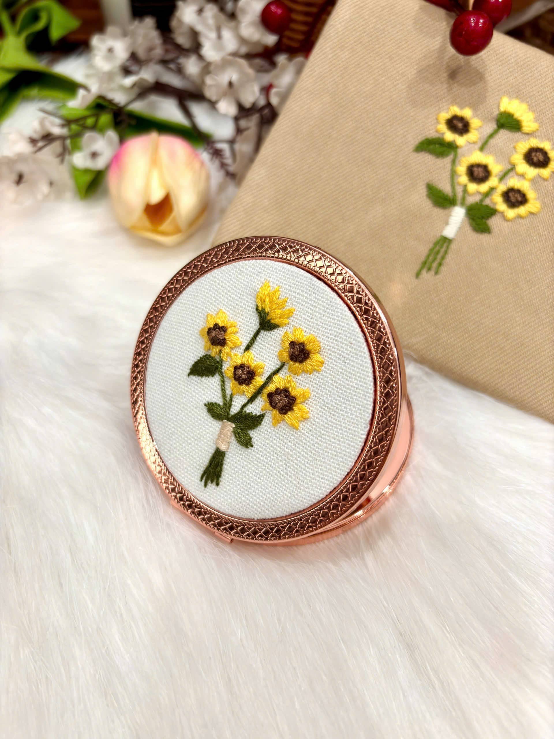 Maple Dream Store – Engroshandel Kompaktspejl – Premium Vintage Blomstret Håndbroderet Lommespejl44