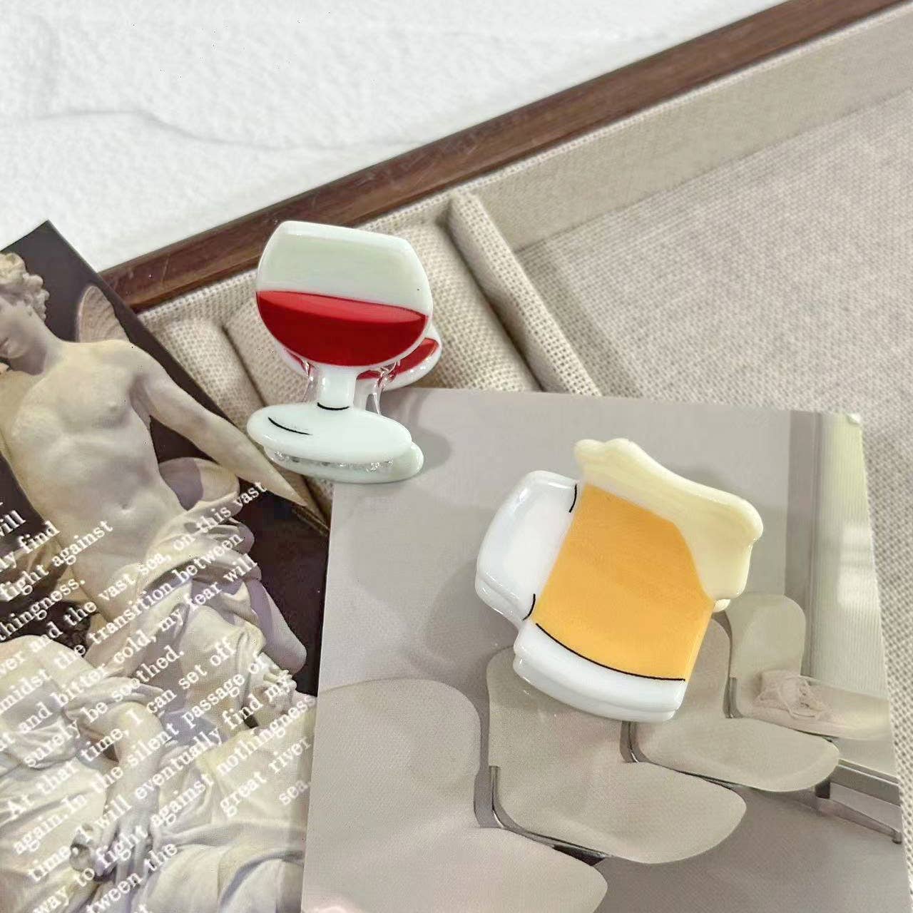 SoapElenGlen – Großhandel Haarclip – Damen – Handbemalte weinglasförmige Acryl-Mini-Haarspange6