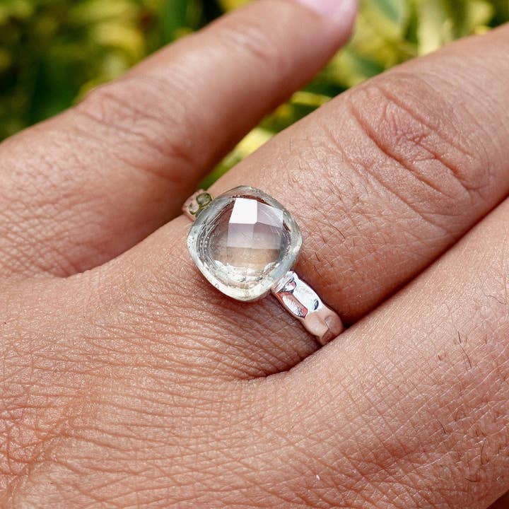 Mistry Gems – wholesale Single stone/solitaire ring – Square Checker Cut Green Amethyst Ring | Hammered 925 Silver, R185GA1