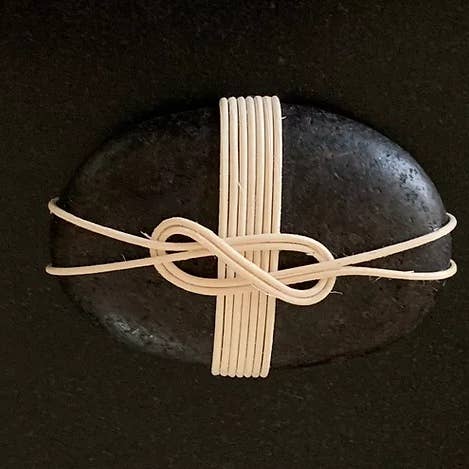 Roca envuelta en nudo de viento para venta al por mayor de Betsy Bauer Studio