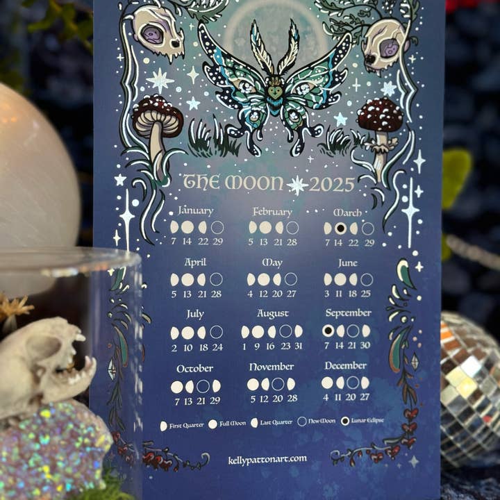 Secret Creatures - Vendita all'ingrosso Calendario - Calendario Lunare 2025, Design di Falena e Fungo