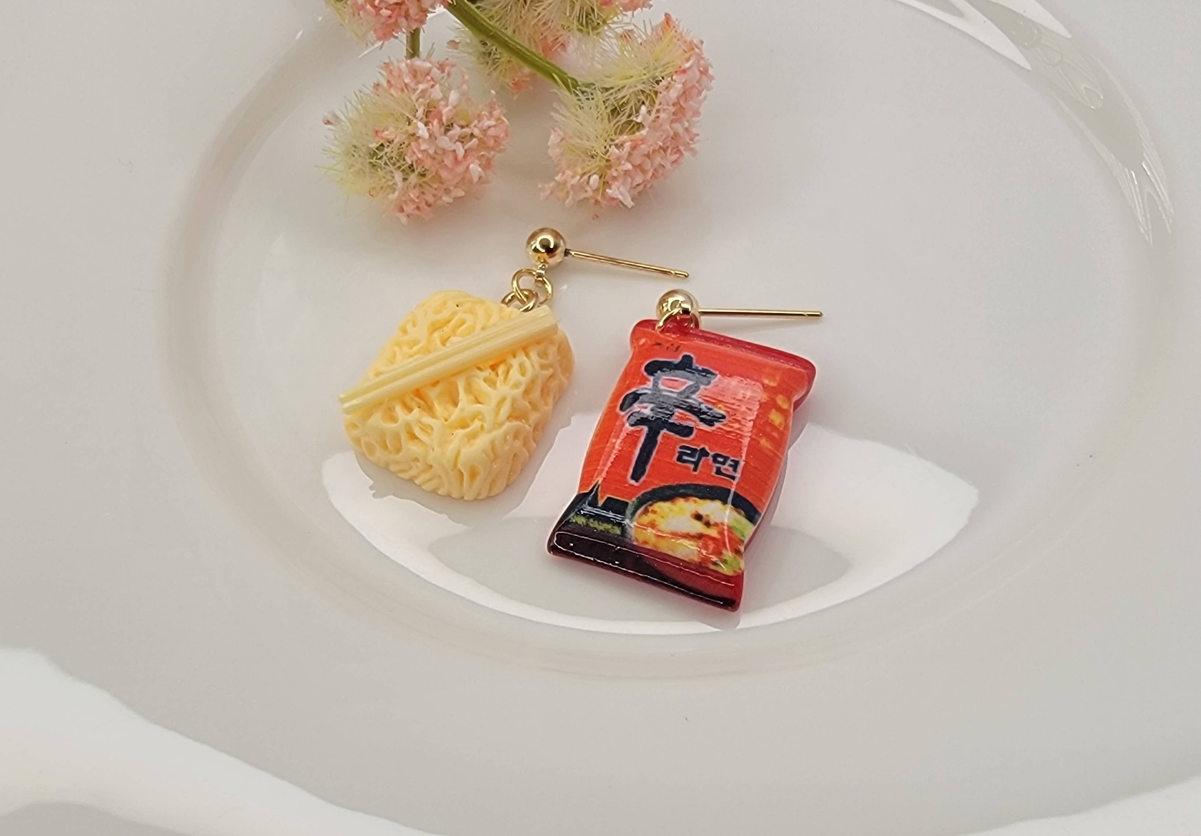 BETTYOH INC - Vente Boucles d'oreilles pendantes - BOUCLES D'OREILLES PENDANTES ASYMÉTRIQUES RAMEN.2