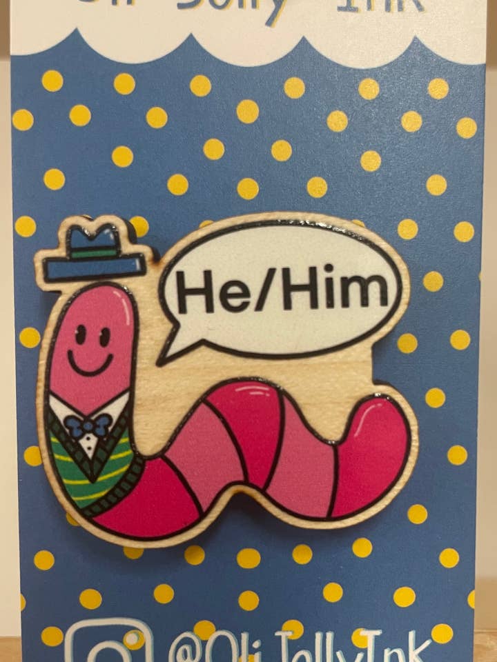 He/Him Worm - Pin con pronombre de madera para venta al por mayor de Oli Jolly Ink