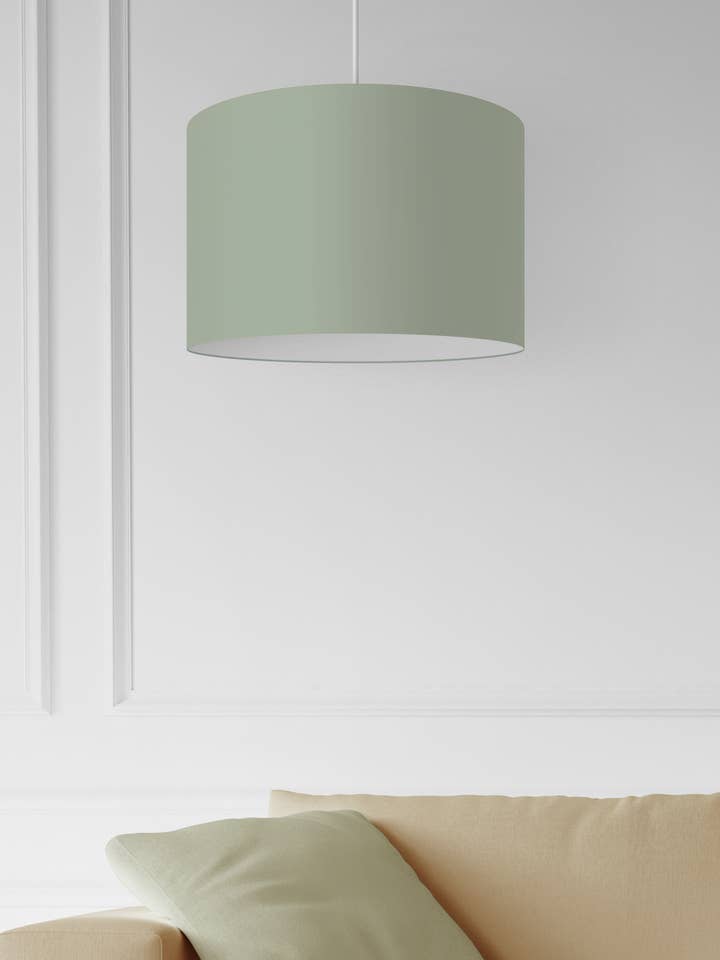 Lampenschirm aus salbeigrünem Stoff – Handgefertigte moderne Beleuchtung für den Großhandel von Shadowbright