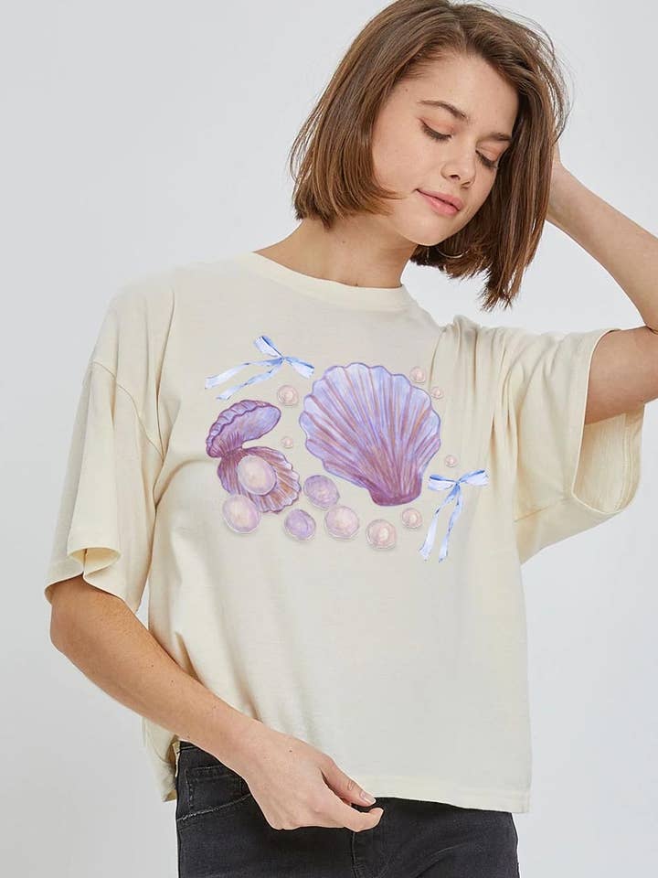 COLORBEAR - Wholesale T-shirt (graphic) – women's - Coquette Seashells Graphic Relaxed Crop Top7