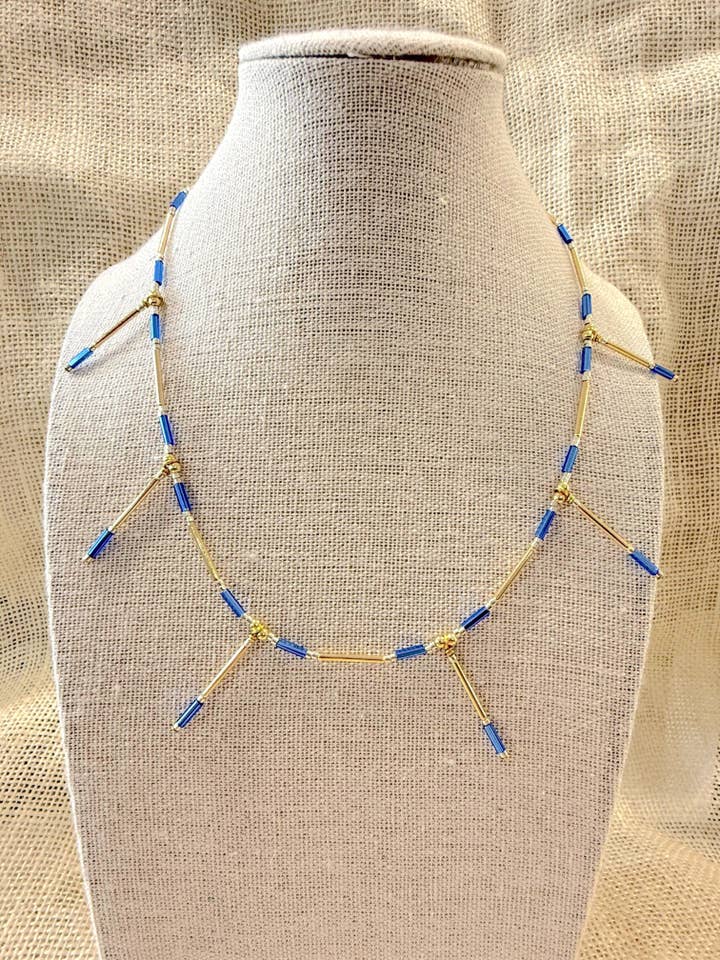 D111 - Delicado Collar de Cuentas Azul y Dorado para venta al por mayor de XTRA by Stacey