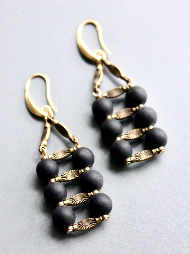 HYLE41 Jet glasstegeörhängen för wholesale av David Aubrey Jewelry