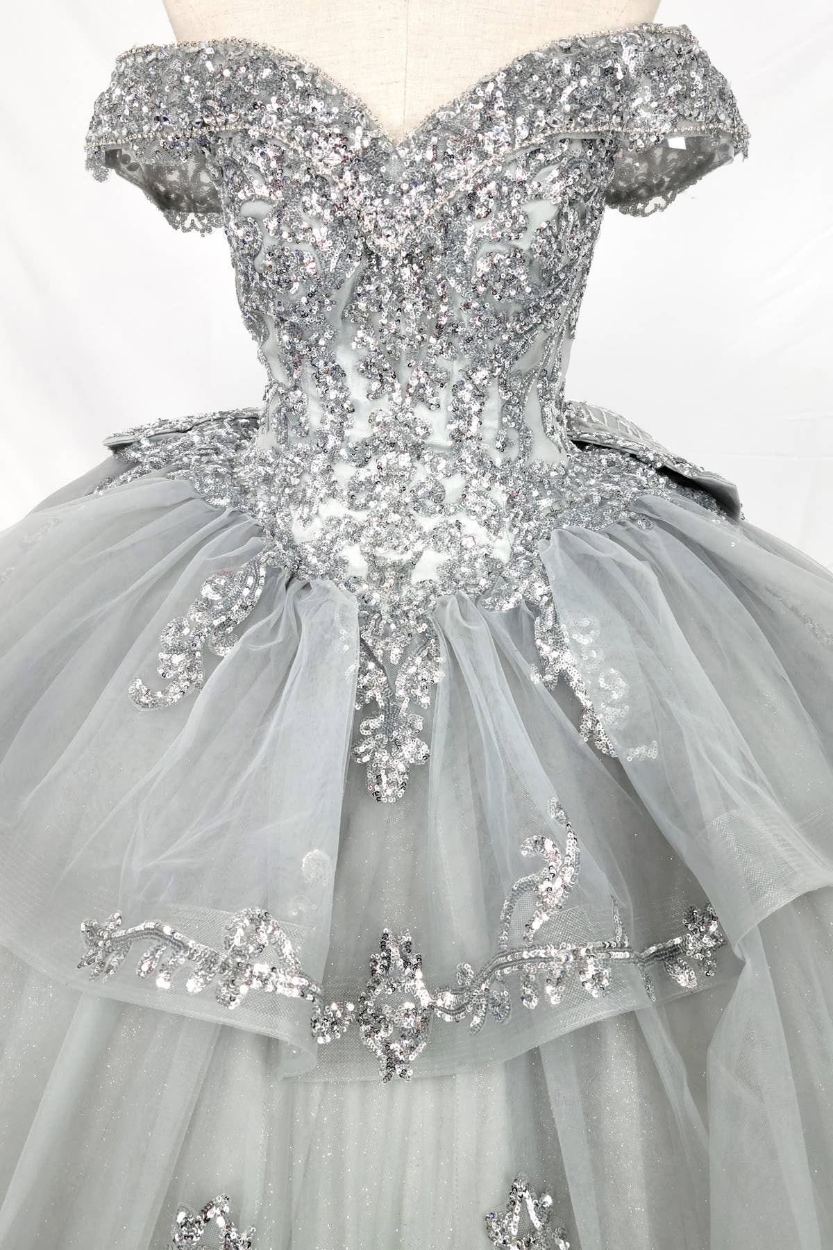 Chicas - Wholesale Dress - Women's - Multilayered Quince Dress With Bow and Sequins CHF306316