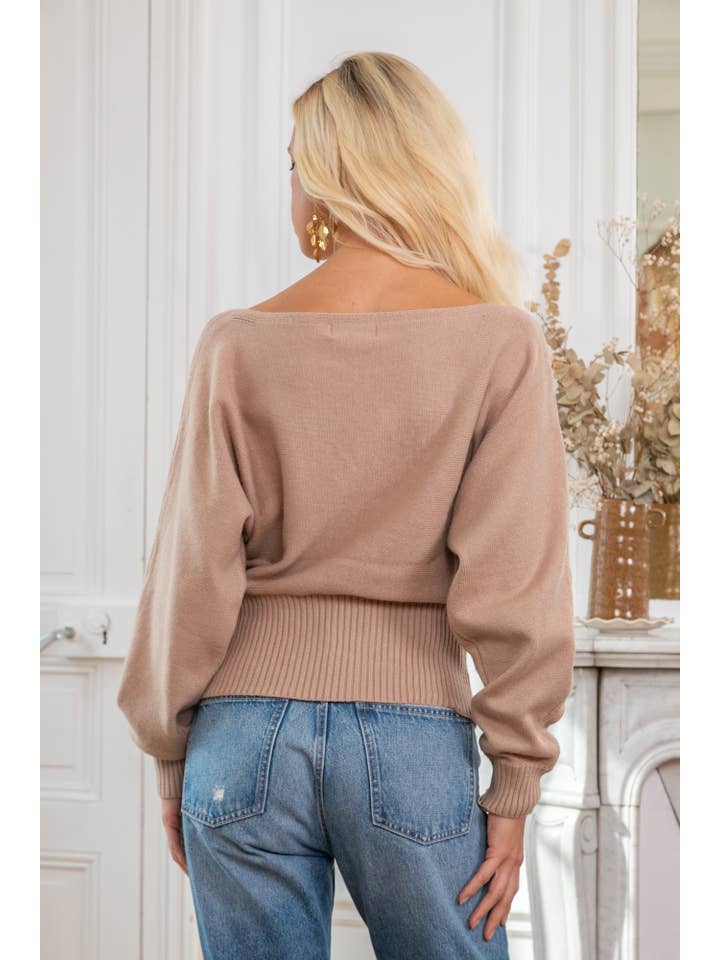beige Stickad tröja med fladdermusärmar broderade med paljetter för wholesale på Faire