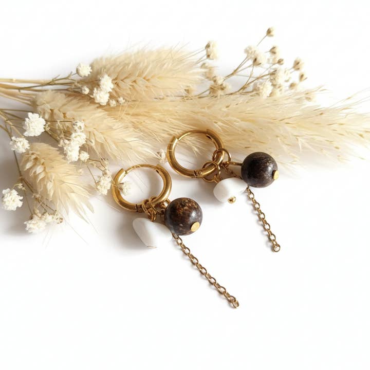 Øreringe med Bronzit- og Hvid Jade-sten for engroshandel hos Produtos Namasté