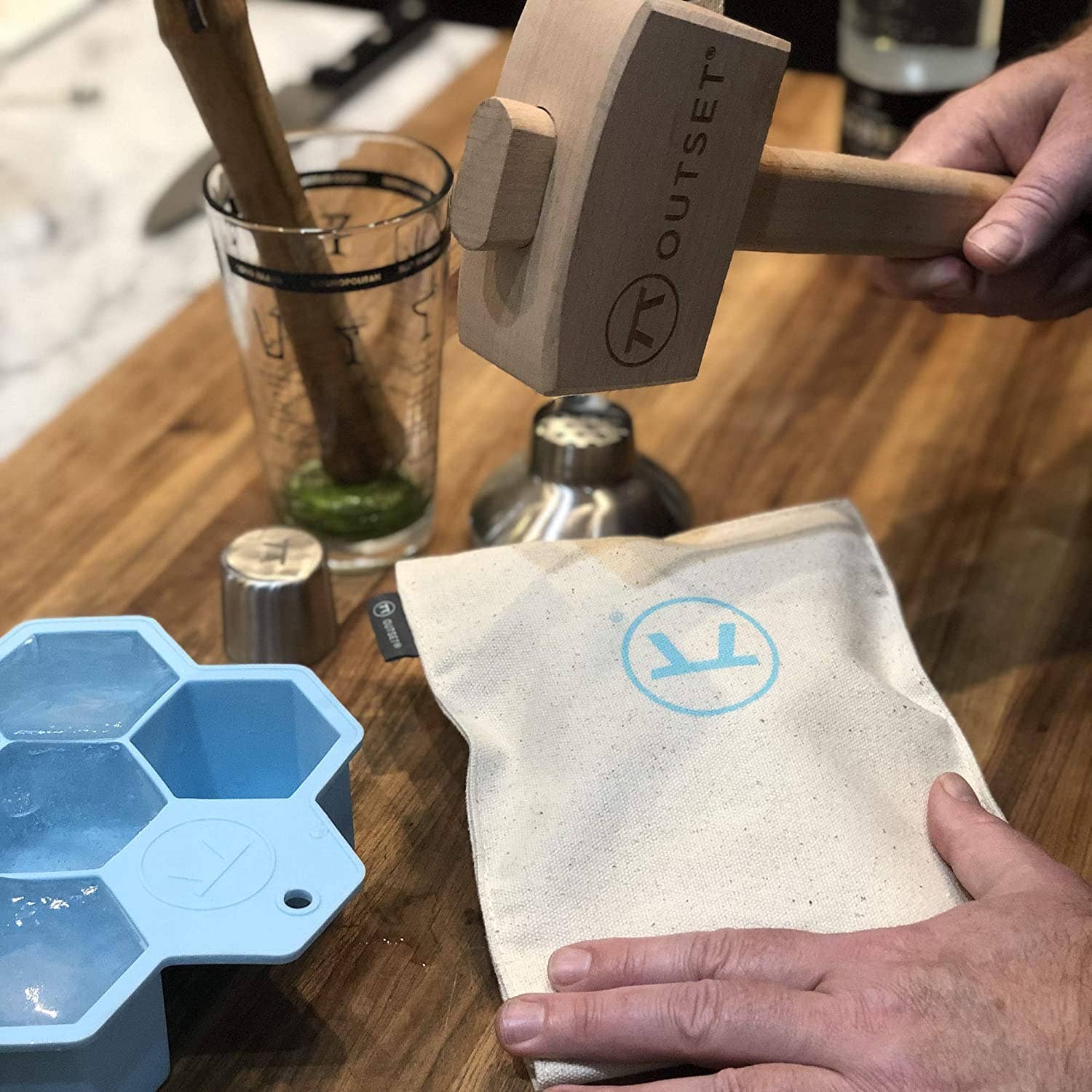 Fox Run Brands - Vente Ustensiles de bar - Sac et maillet à glace Outset Lewis, 2,75 x 4,75 x 13,25 pouces1