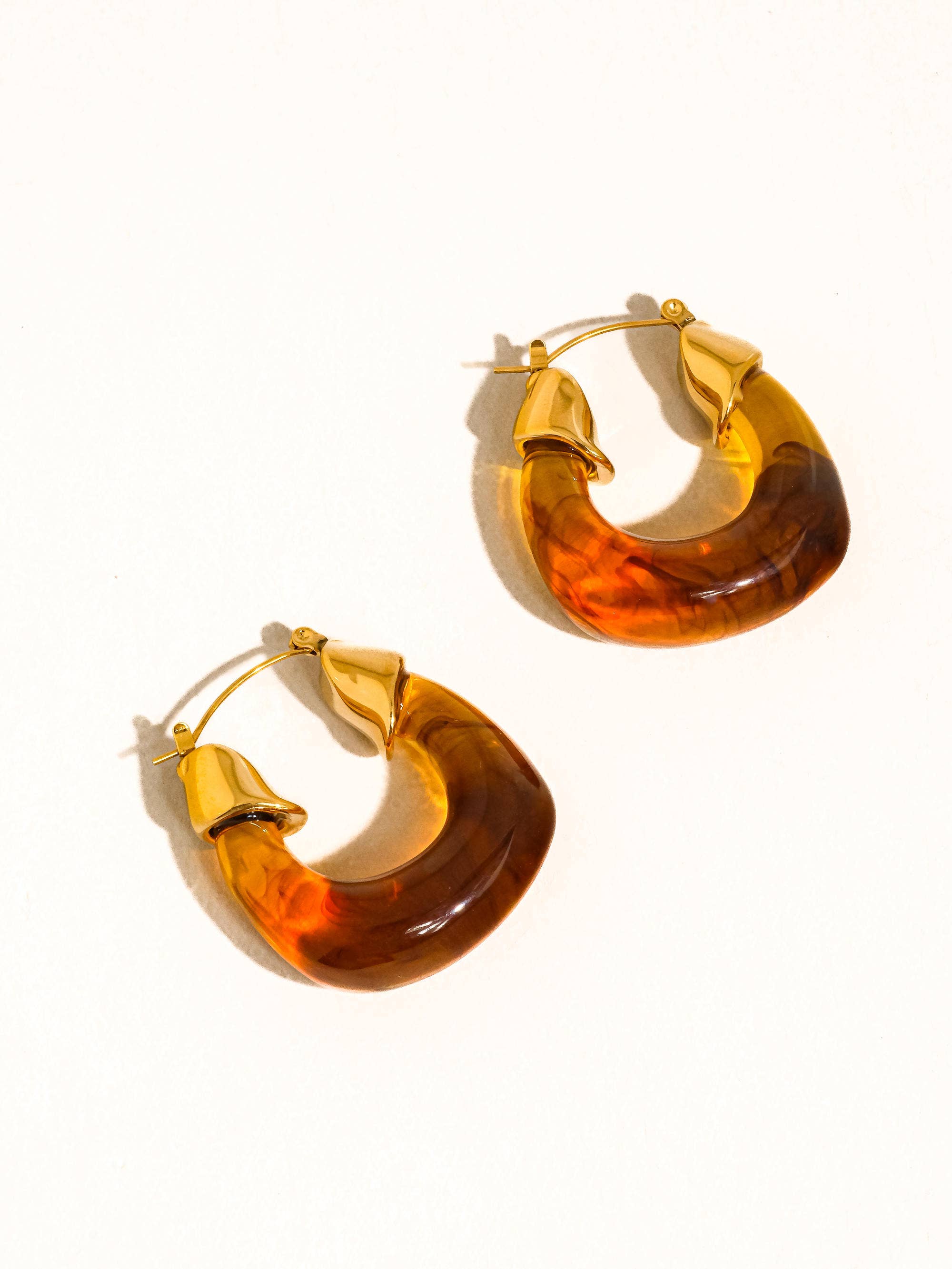 Flânerie by MAIQ - Wholesale Hoop Earrings - Arlowe 18K Gold Non-Tarnish Resin Hoop Earrings0