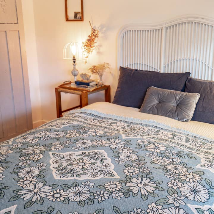 Salty Aura - Wholesale Throw blanket - The Daisy Blue Rug5