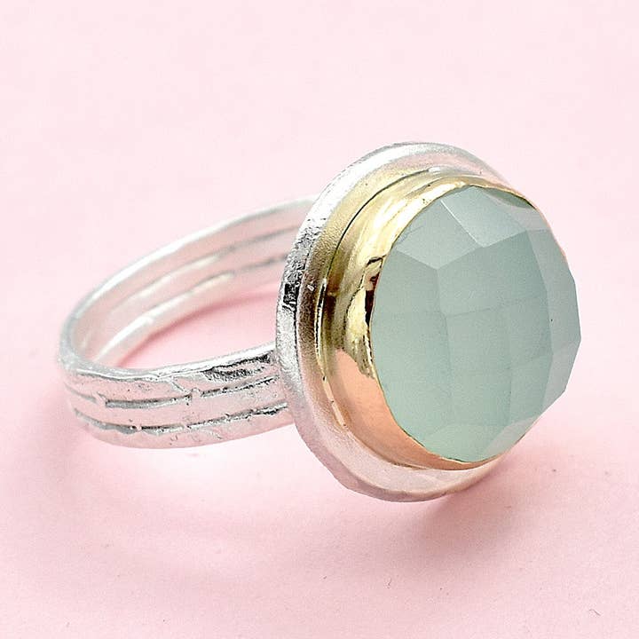 Facetterad rund Aqua Kalcedon Ring för wholesale av J + I Jewelry