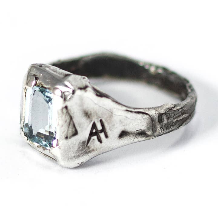 Fasetterad rektangulär akvamarin chevalier ring för wholesale av Arlo Haisek