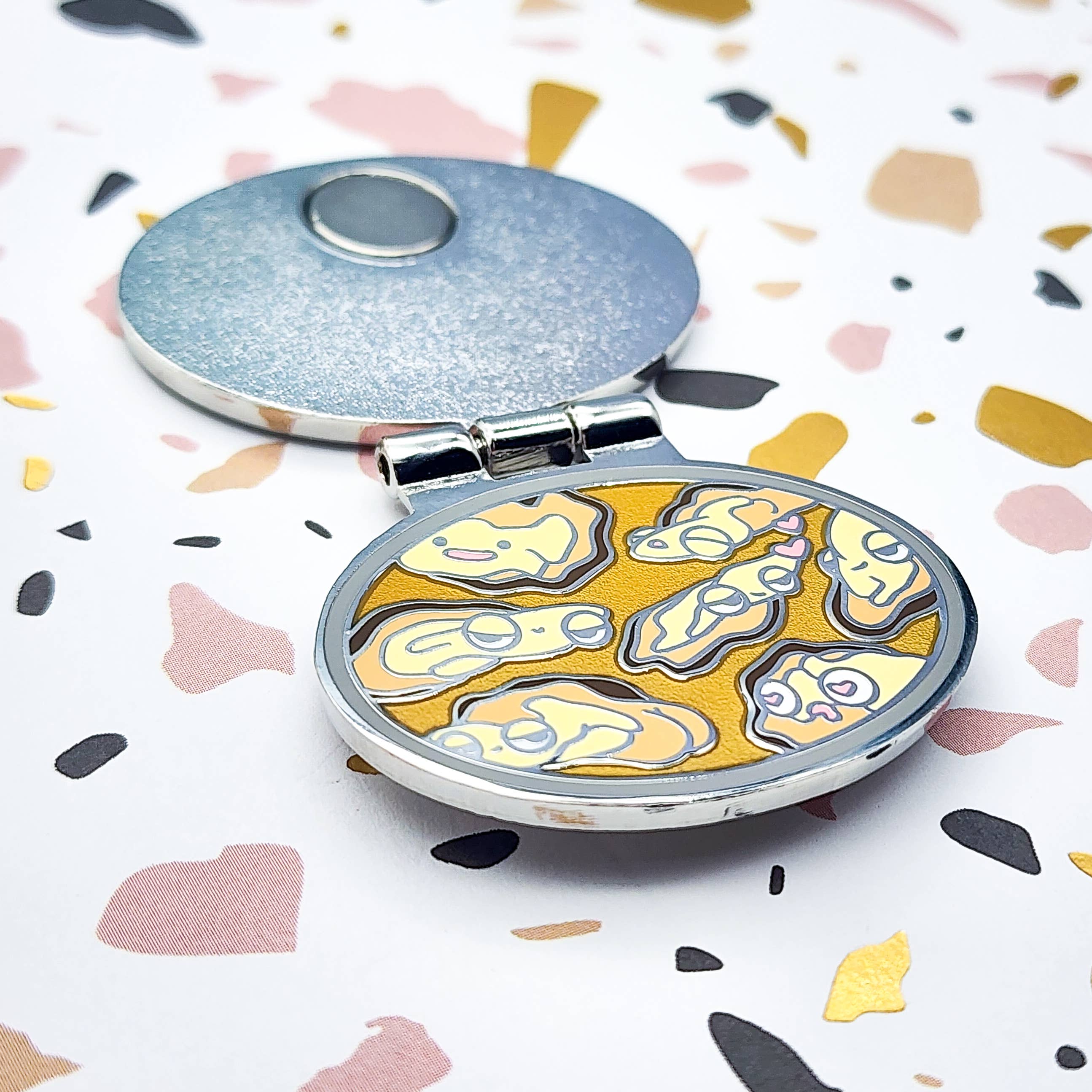 Toku Arts - Wholesale Lapel Pin/Button - Tinned Oysters Enamel Pin4