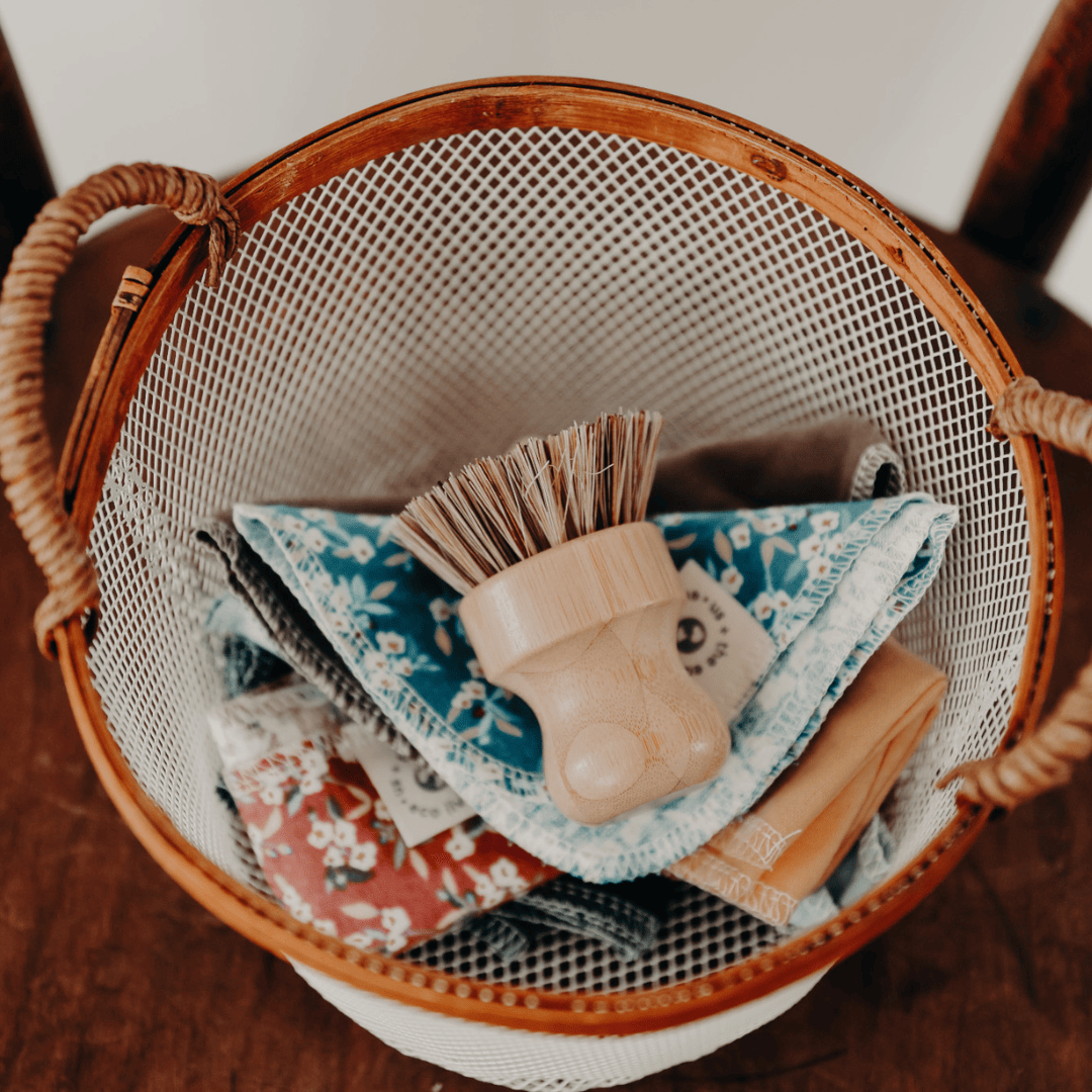 Us and The Earth - Wholesale Cleaning Brush - Natural Fibre Pot Brush - scrub sustainably!7