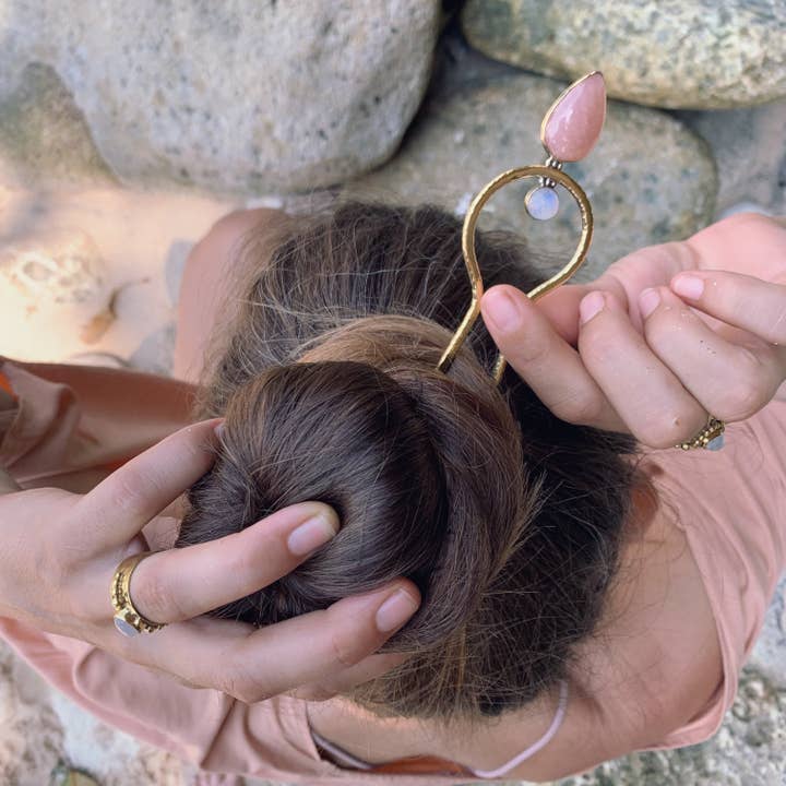 Hårgaffel/Pin med nogle smukke pink creme månesten for engroshandel hos Bonisita