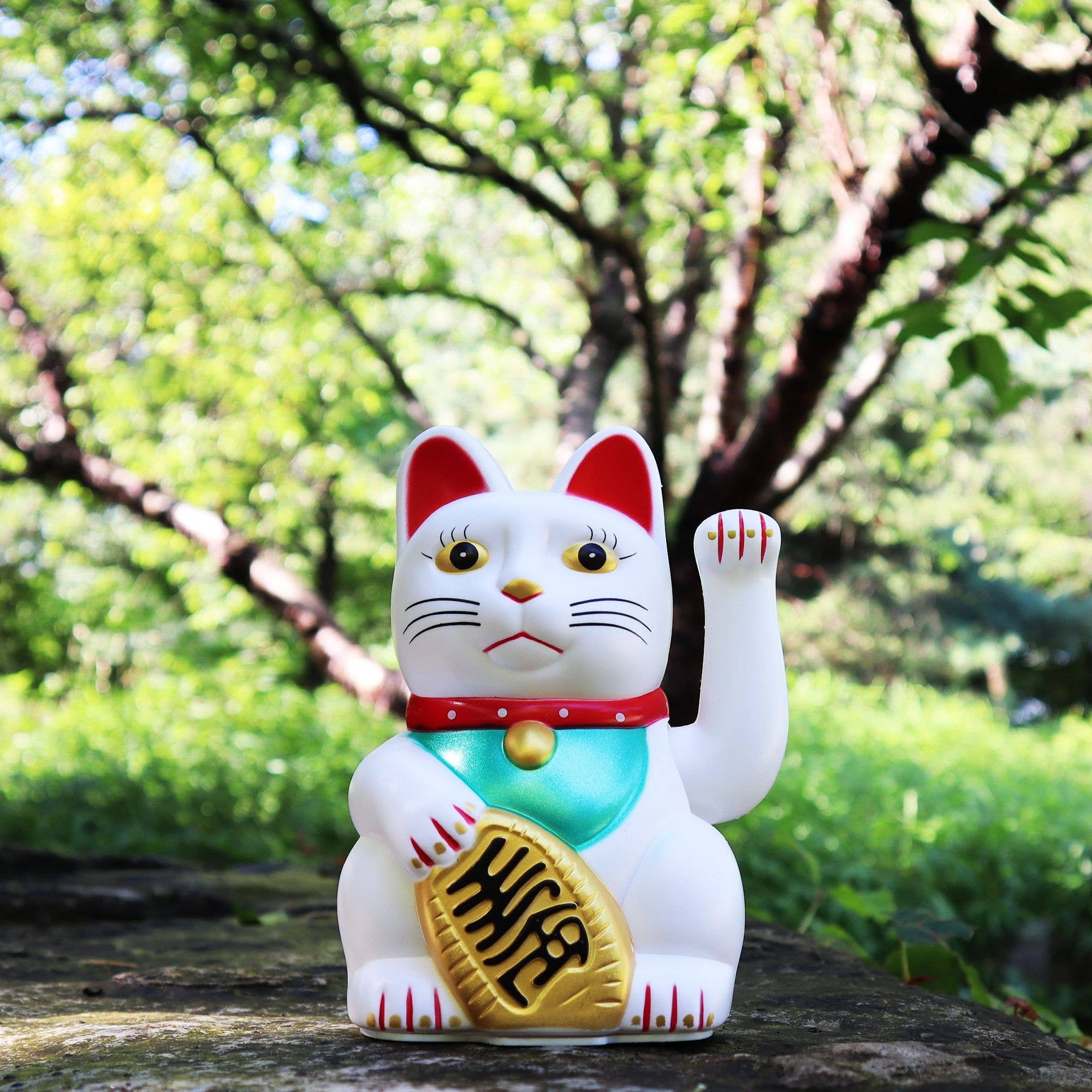 Tribal Trade GmbH - Wholesale Decorative Figurine - Lucky cat Maneki-neko waving cat 15cm white10