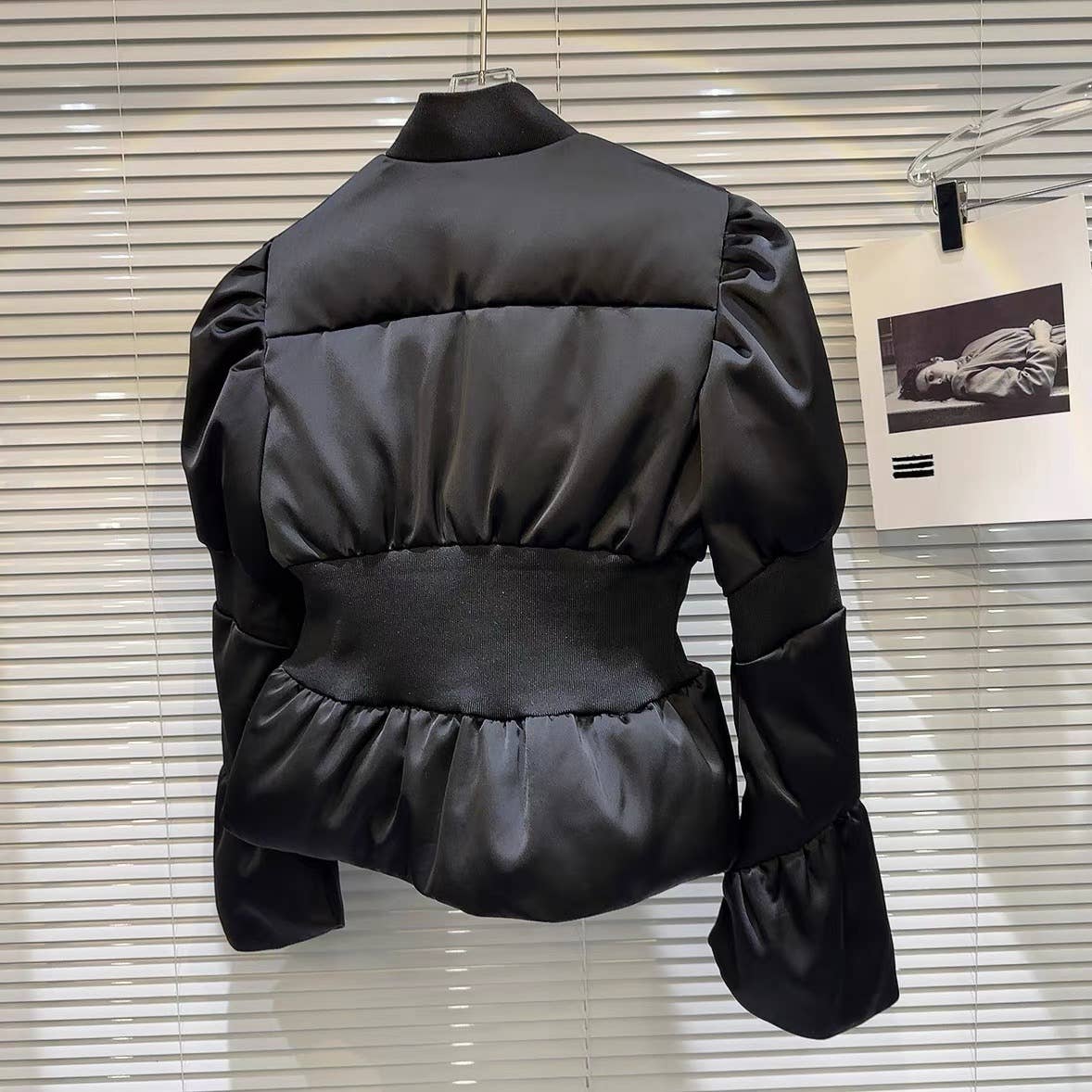 Productseeker – Puffer Jacket - Mulher por atacado – JK97 Casaco Quente de Cintura com Rosca Chic para Mulher1