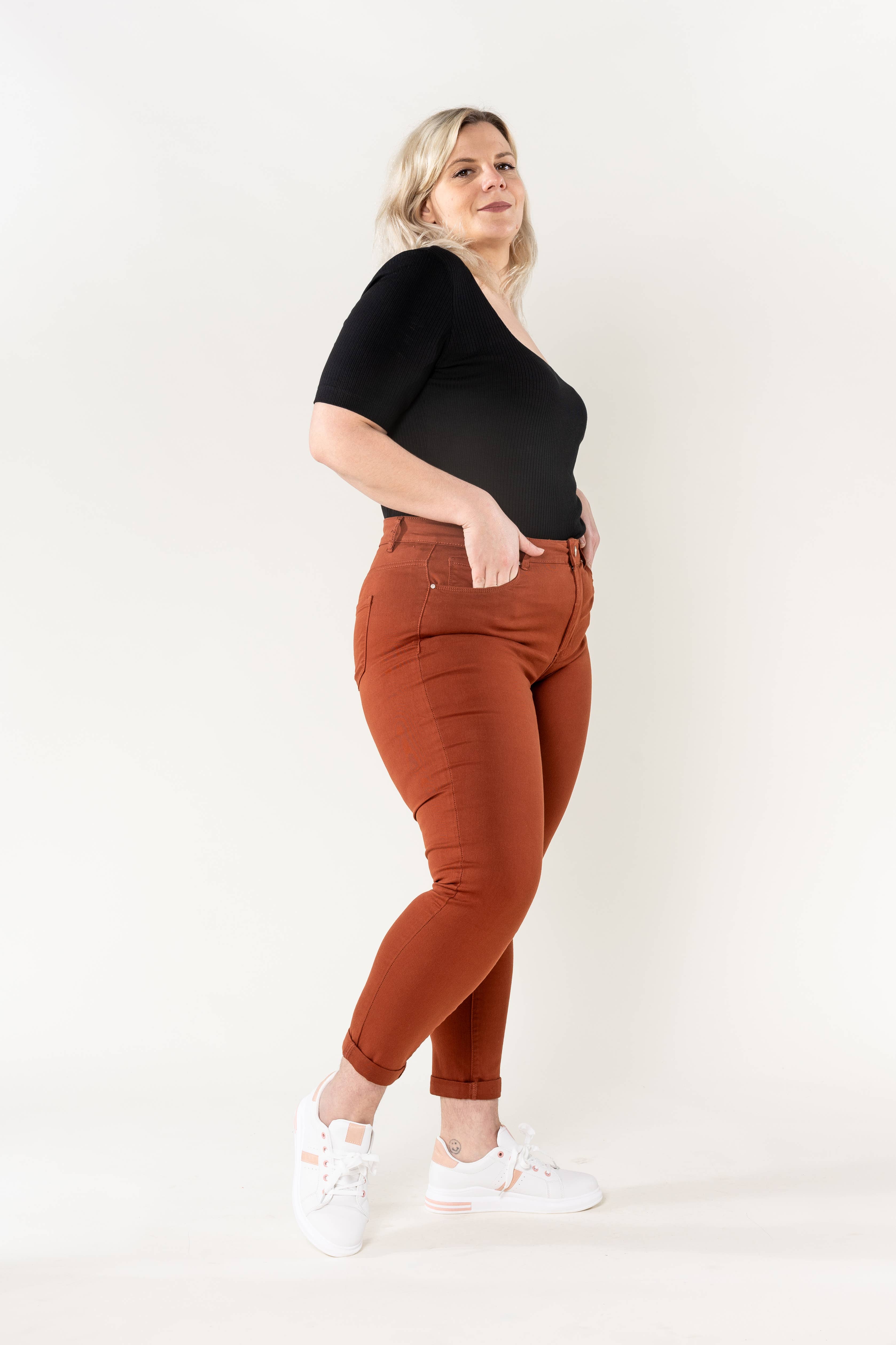 Nina Carter – Calças - Mulher por atacado – Tamanho Plus Curve Plus Tamanho Voltar ao Pescoço P19926