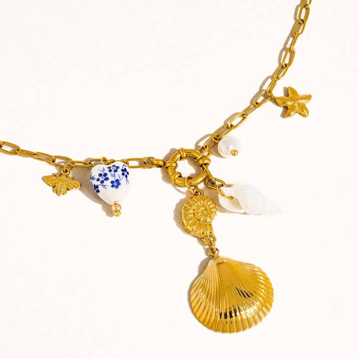 Ouro amarelo Colar com pingente de concha de cerâmica e revestimento de ouro 18K que não mancha para venda a revendedores na Faire1